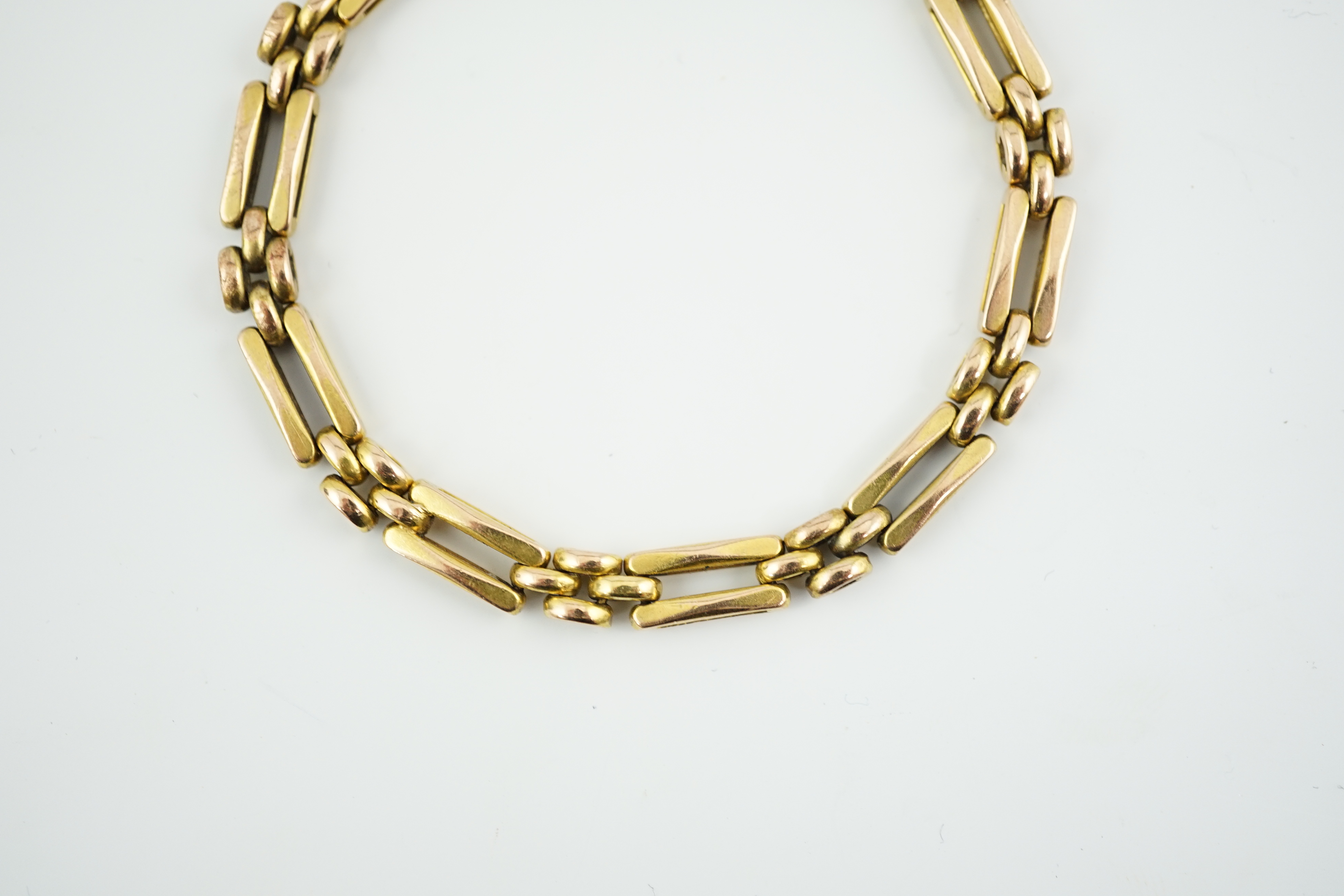 A 14k gold gate link bracelet, 18cm